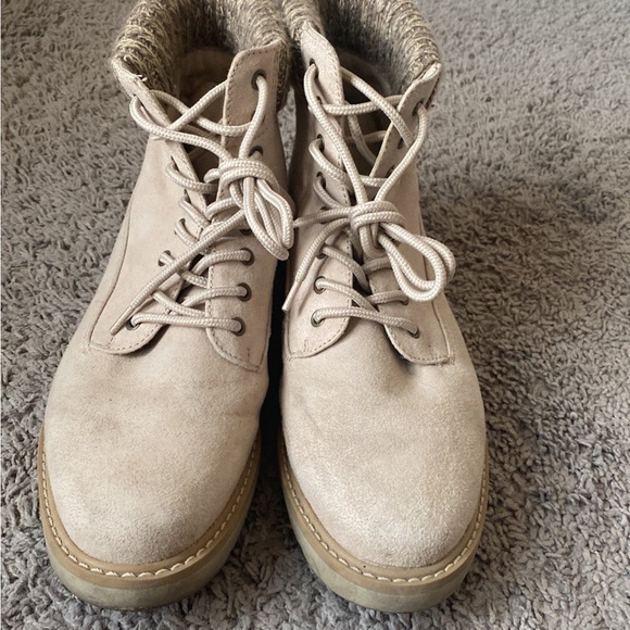 Boots - Picture 2 of 5